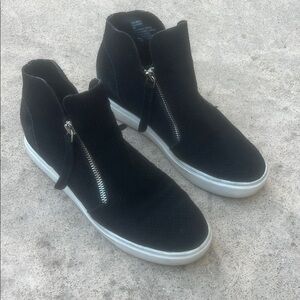 Steve Madden Caliber Black Suede Side Zipper Platform Sneaker Women's Size 9